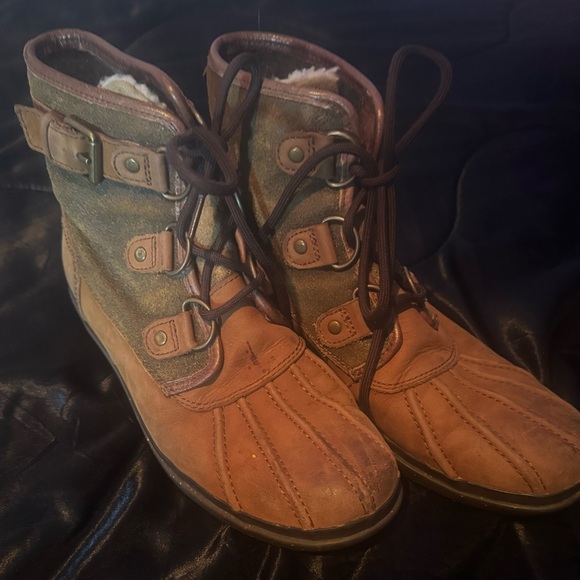 Women’s UGG Shearling Cecile Duck Snow Boots In Chestnut Leather - Picture 2 of 7